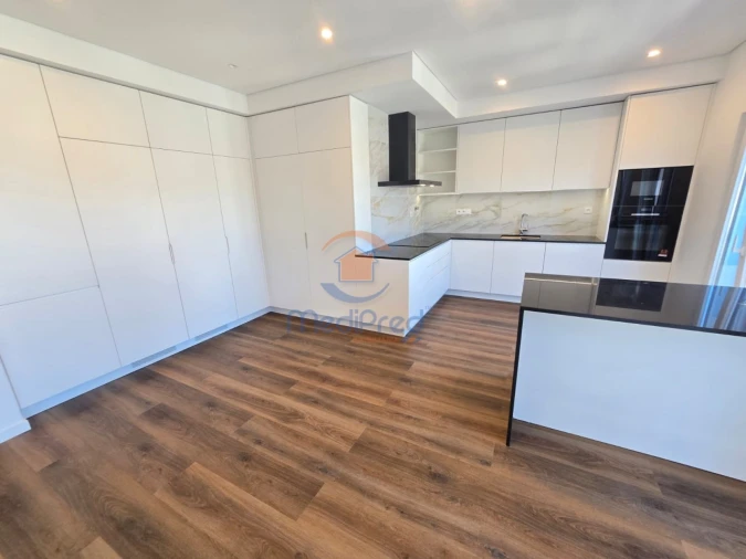 Apartamento T4 para Venda em Ramada e Caneças Foto 5