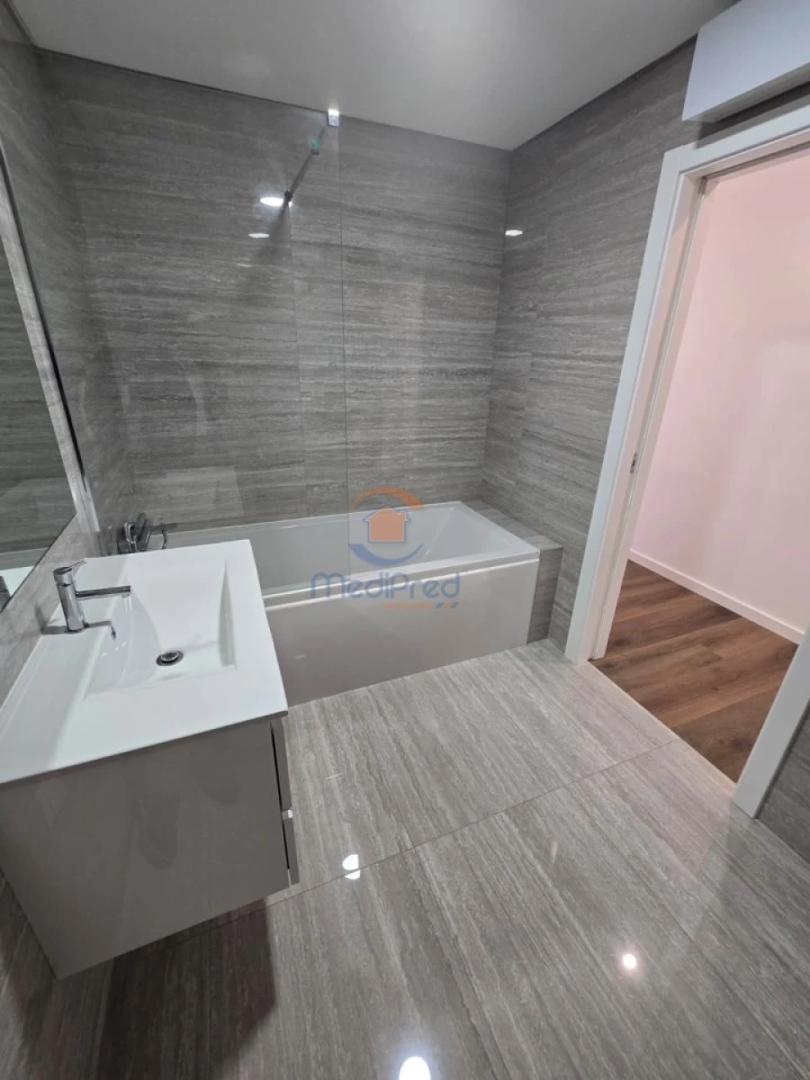 Apartamento T4 para Venda em Ramada e Caneças Foto 19
