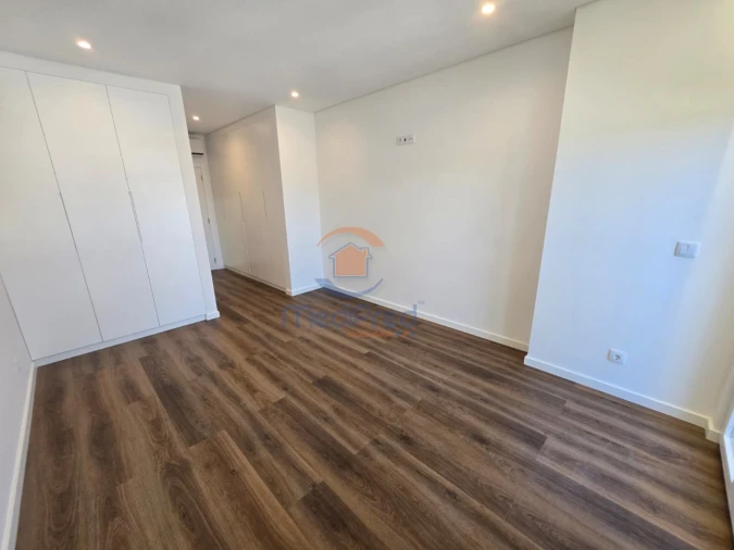 Apartamento T4 para Venda em Ramada e Caneças Foto 26