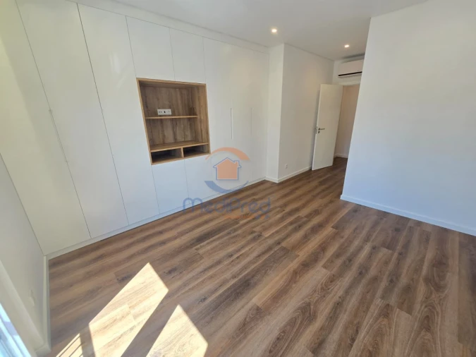 Apartamento T4 para Venda em Ramada e Caneças Foto 33