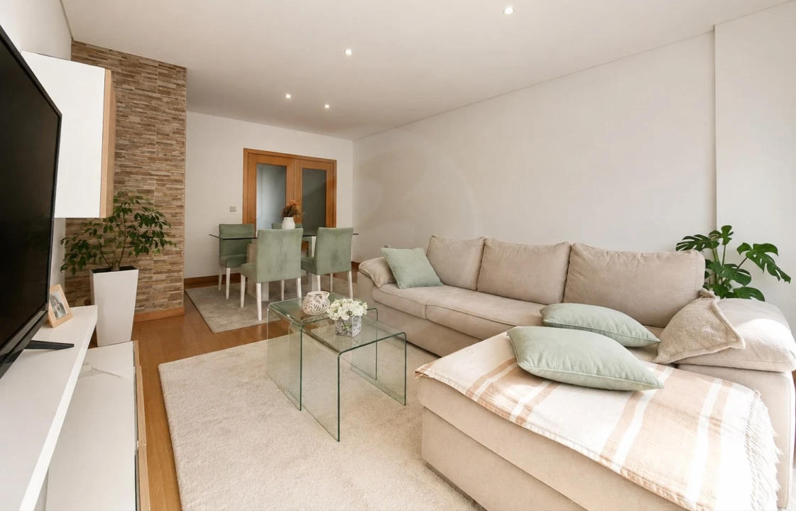 Apartamento T2 para Venda em Azurara Foto 2