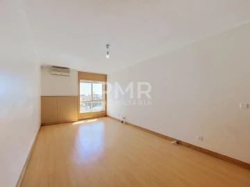Apartamento T1 para Venda em Santa Clara
