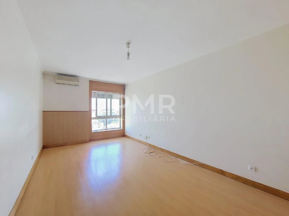 Apartamento T1 para Venda em Santa Clara Foto 2