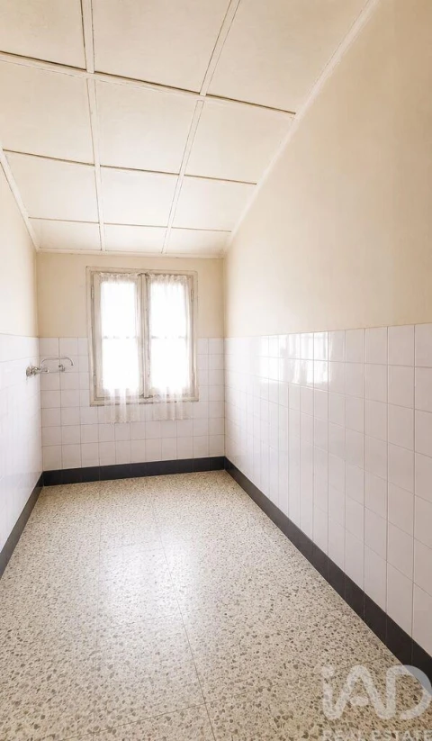 Prédio para Venda em Santa Marinha e São Pedro da Afurada