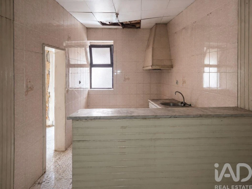 Prédio para Venda em Santa Marinha e São Pedro da Afurada Foto 4