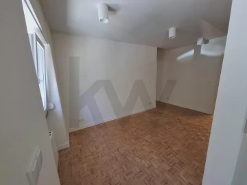 Apartamento T2 para Arrendamento em São Domingos de Benfica