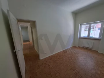 Apartamento T2 para Arrendamento em São Domingos de Benfica
