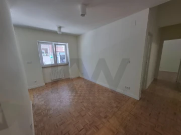 Apartamento T2 para Arrendamento em São Domingos de Benfica