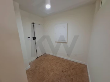 Apartamento T2 para Arrendamento em São Domingos de Benfica