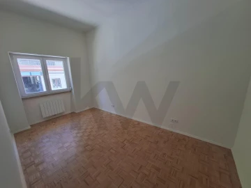 Apartamento T2 para Arrendamento em São Domingos de Benfica