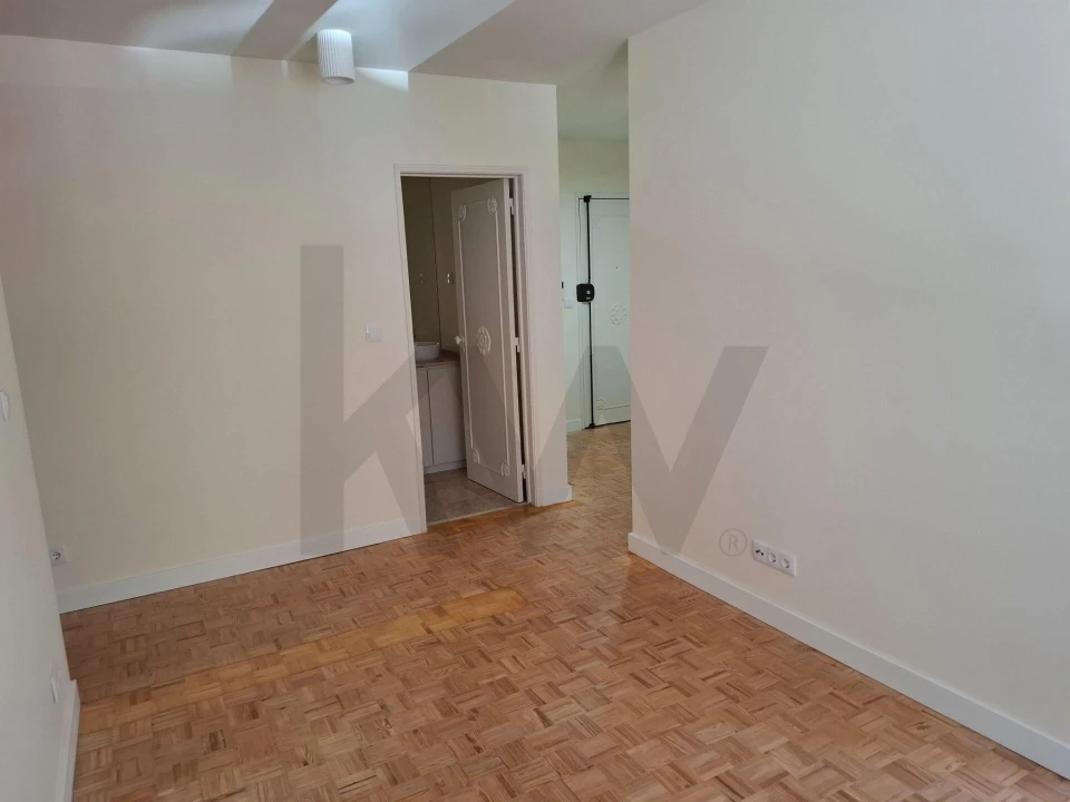Apartamento T2 para Arrendamento em São Domingos de Benfica Foto 5