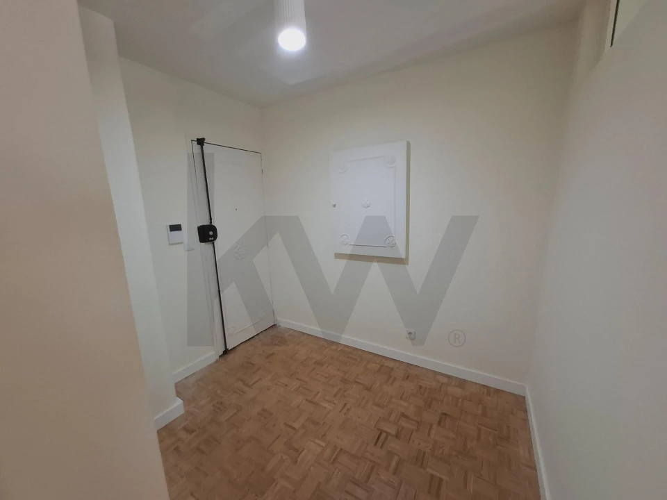 Apartamento T2 para Arrendamento em São Domingos de Benfica Foto 3