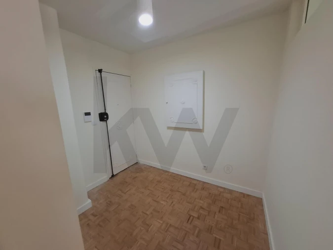 Apartamento T2 para Arrendamento em São Domingos de Benfica Foto 3