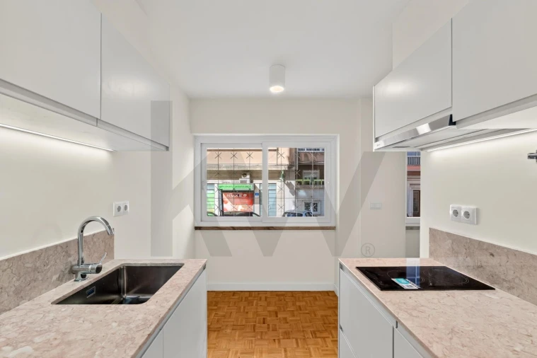 Apartamento T2 para Arrendamento em São Domingos de Benfica Foto 5