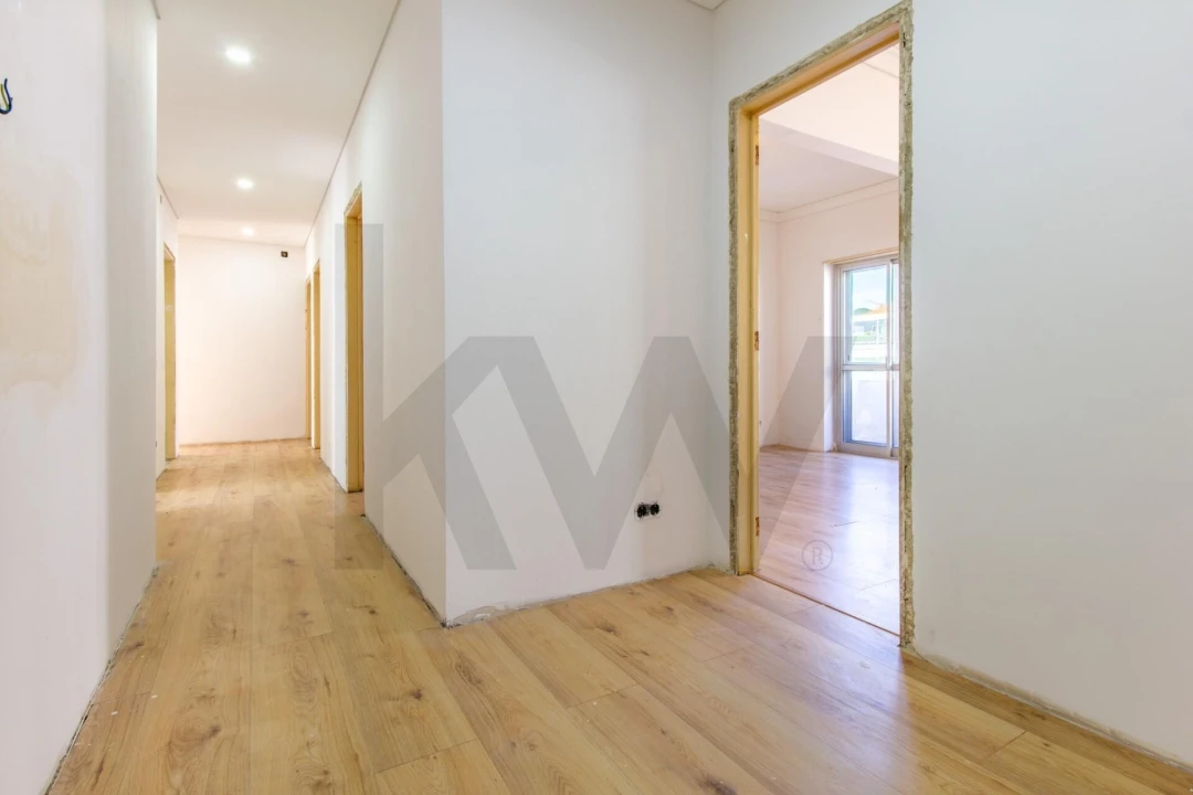 Apartamento T4 para Venda em Alfragide Foto 28
