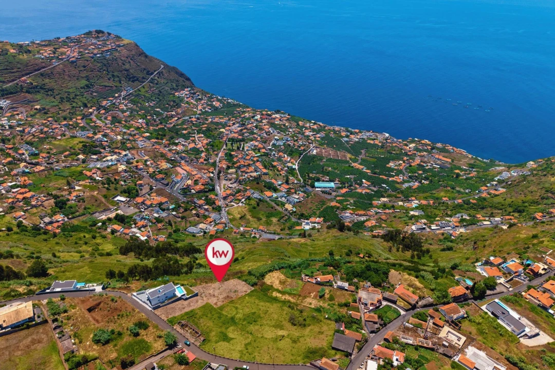 Terreno para Venda em Arco da Calheta Foto 1