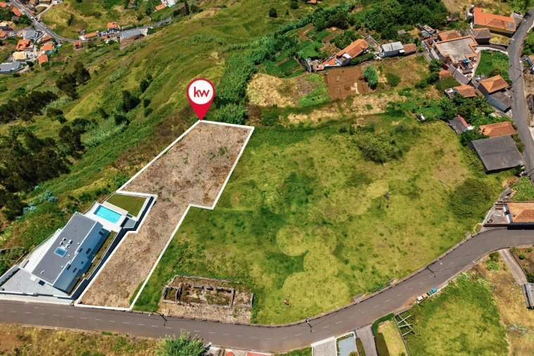 Terreno para Venda em Arco da Calheta Foto 3