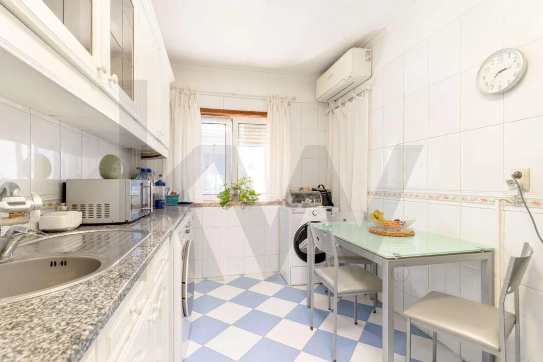 Apartamento T2 para Venda em Corroios Foto 32