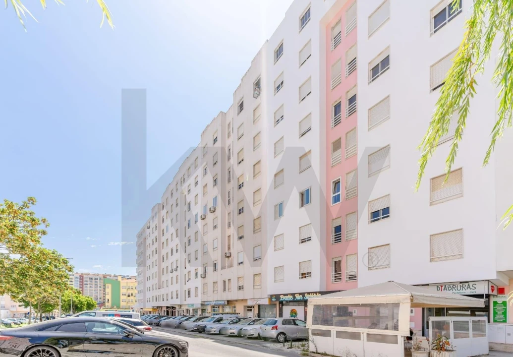 Apartamento T2 para Venda em Corroios Foto 1