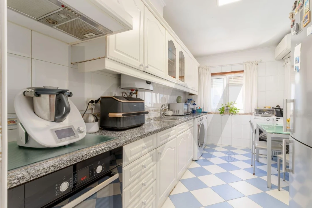 Apartamento T2 para Venda em Corroios Foto 30