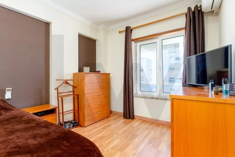 Apartamento T2 para Venda em Corroios Foto 24