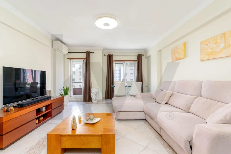 Apartamento T2 para Venda em Corroios Foto 14