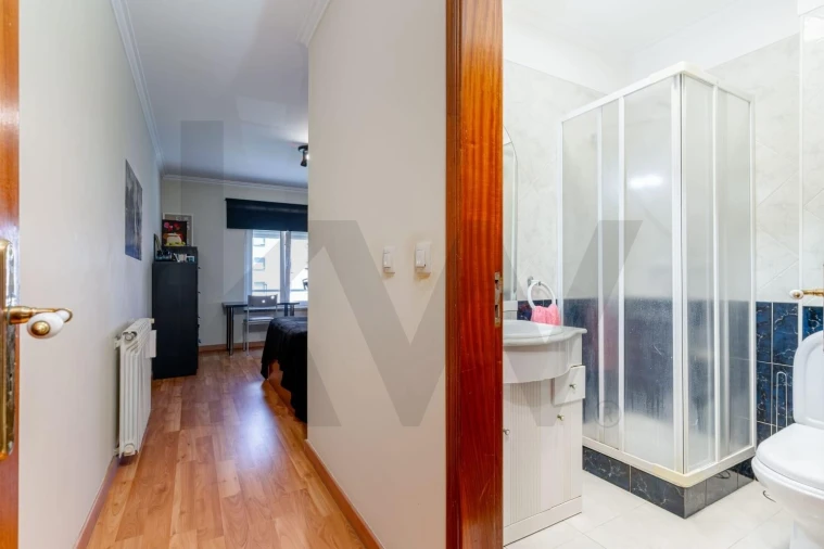 Apartamento T2 para Venda em Corroios Foto 19