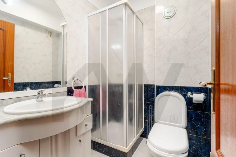Apartamento T2 para Venda em Corroios Foto 18