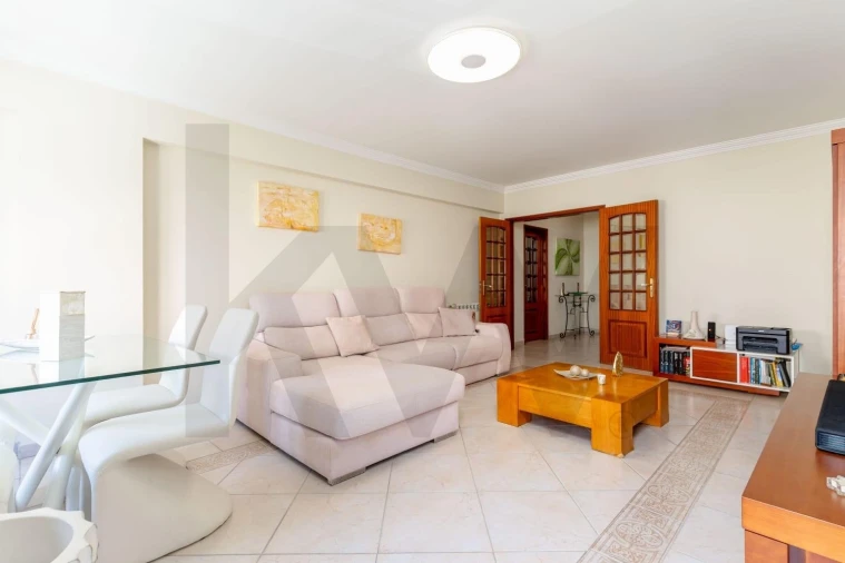 Apartamento T2 para Venda em Corroios Foto 16