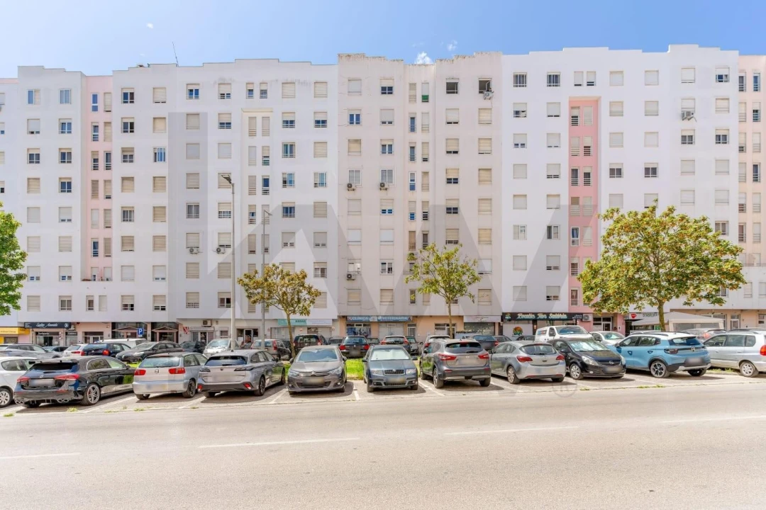 Apartamento T2 para Venda em Corroios Foto 2
