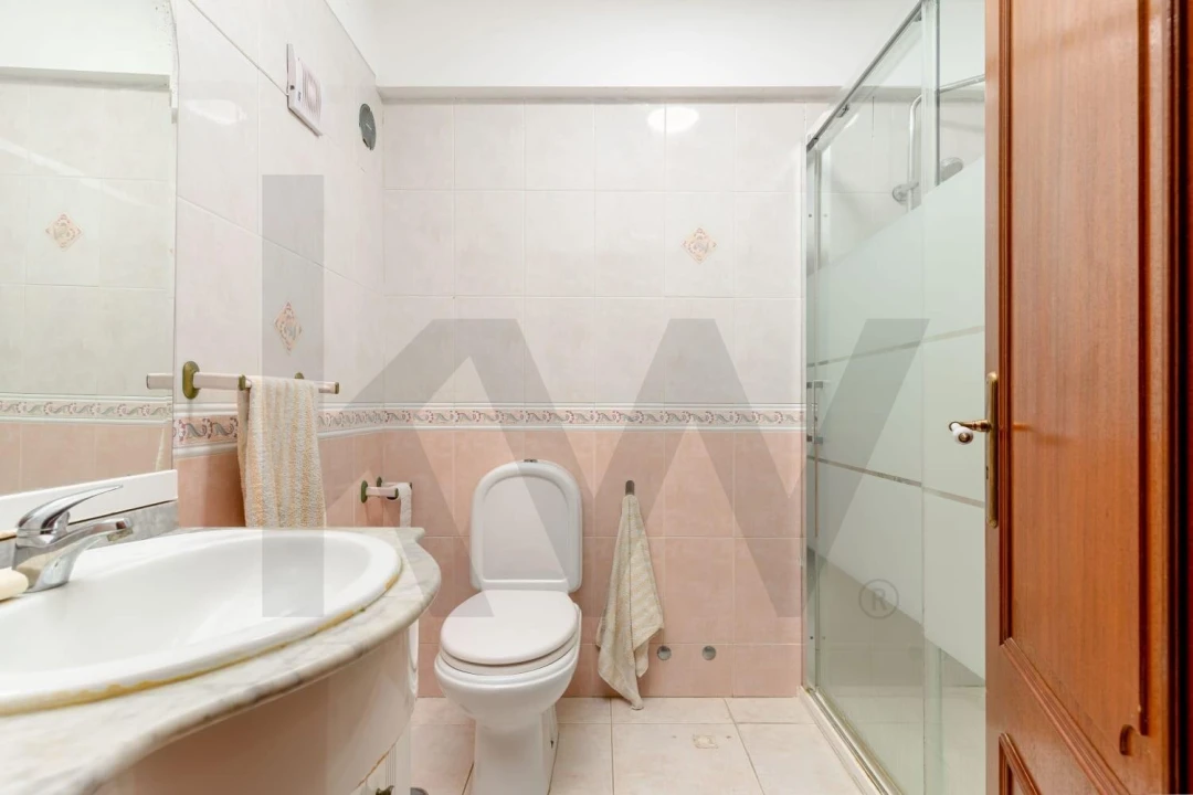 Apartamento T2 para Venda em Corroios Foto 37