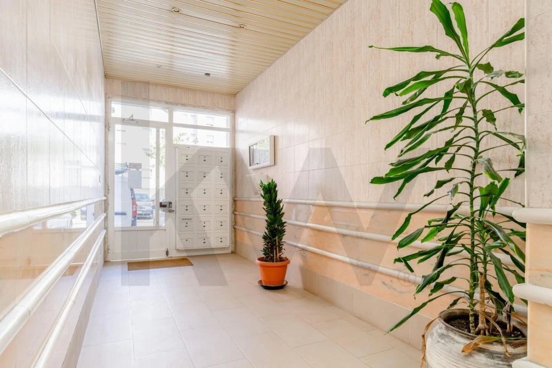 Apartamento T2 para Venda em Corroios Foto 4