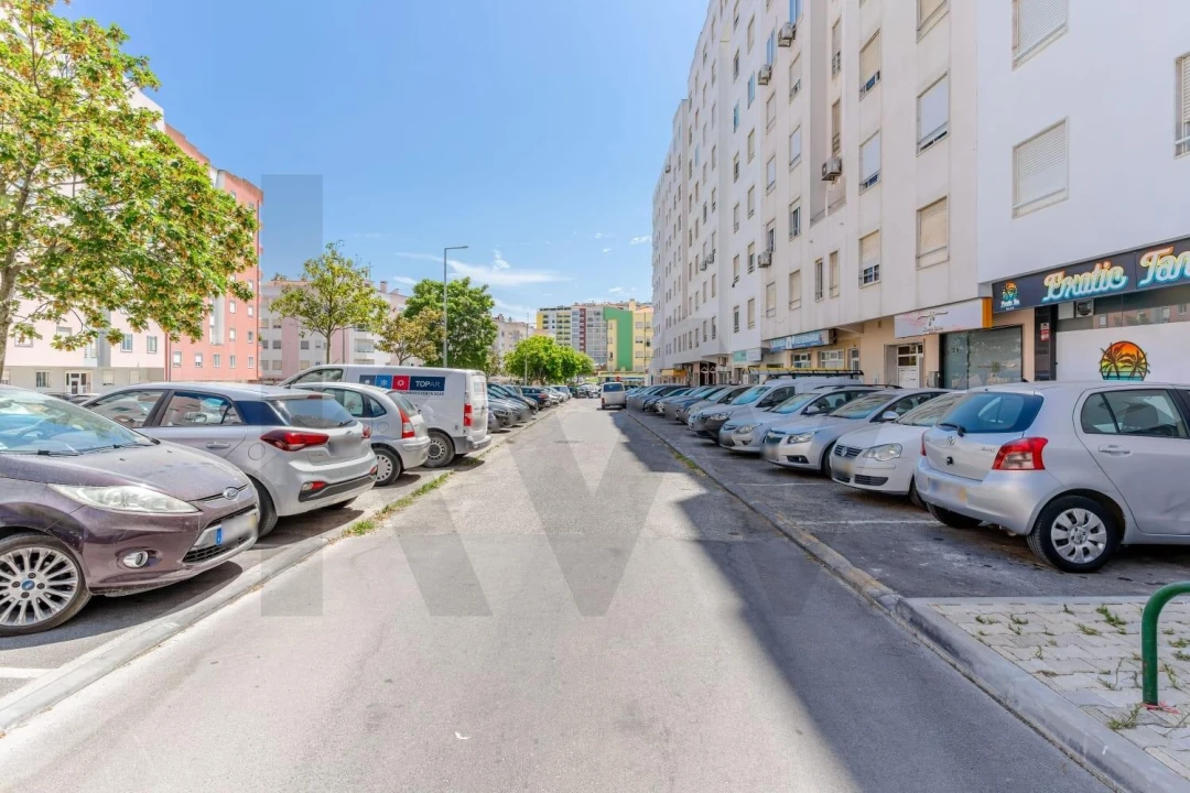 Apartamento T2 para Venda em Corroios Foto 3