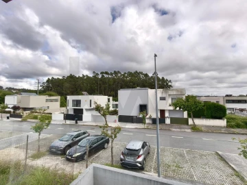 Moradia T3 para Venda em Nogueira e Silva Escura