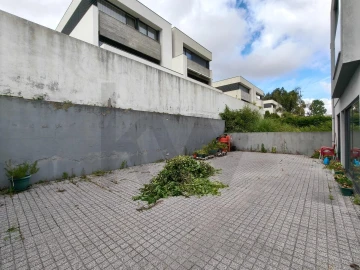 Moradia T3 para Venda em Nogueira e Silva Escura