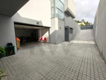 Moradia T3 para Venda em Nogueira e Silva Escura