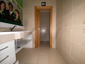 Loja para Arrendamento em Albufeira e Olhos de Água
