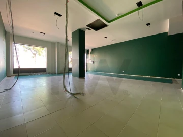 Loja para Arrendamento em Albufeira e Olhos de Água