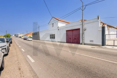 Armazém para Venda em Romeira e Várzea