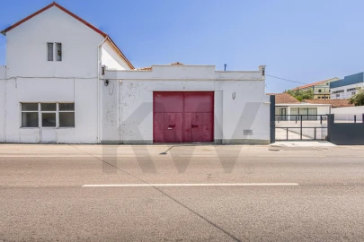 Armazém para Venda em Romeira e Várzea