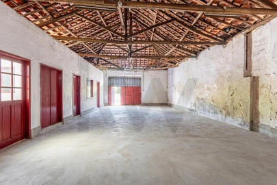 Armazém para Venda em Romeira e Várzea