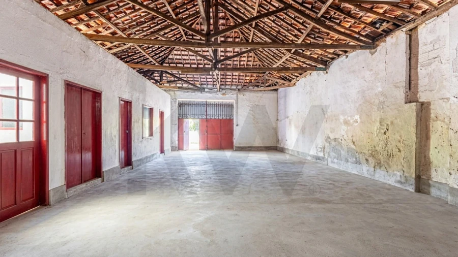 Armazém para Venda em Romeira e Várzea
