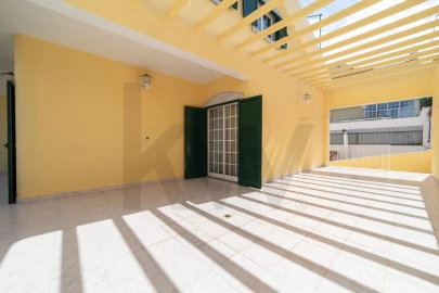 Moradia T5 para Venda em Corroios
