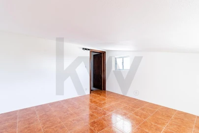 Moradia T2 para Venda em Escapães