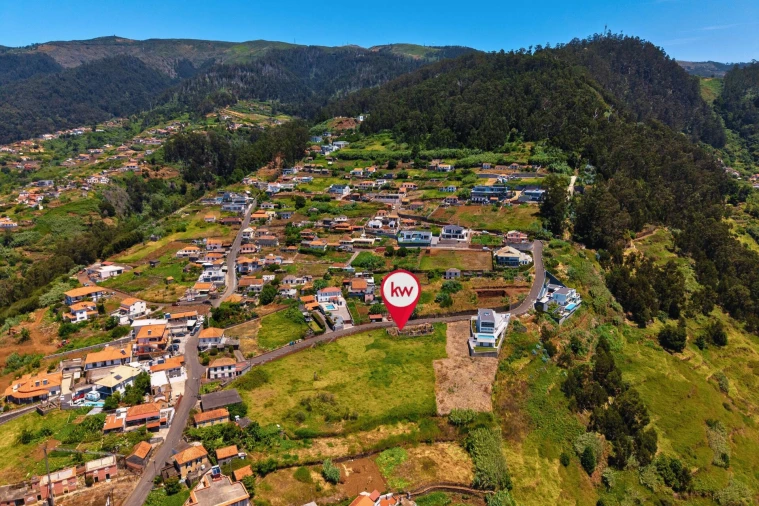 Terreno para Venda em Arco da Calheta Foto 4