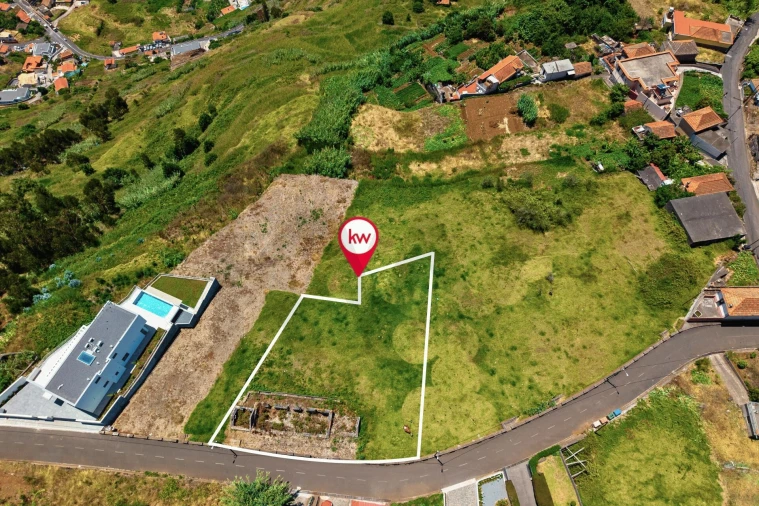 Terreno para Venda em Arco da Calheta Foto 3