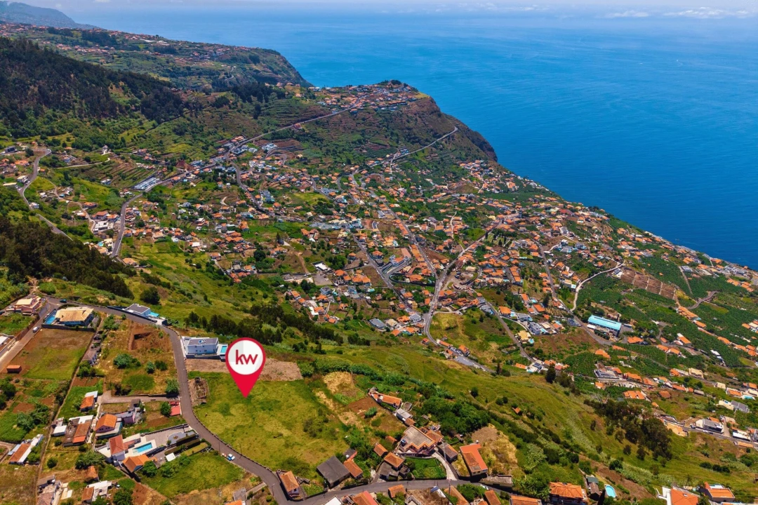Terreno para Venda em Arco da Calheta Foto 1