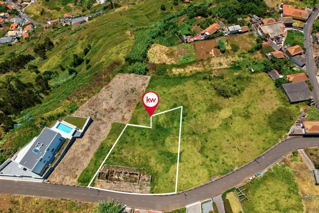 Terreno para Venda em Arco da Calheta Foto 3