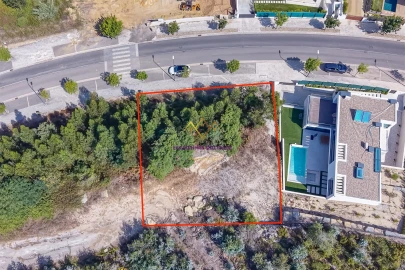 Terreno para Venda em Queluz e Belas