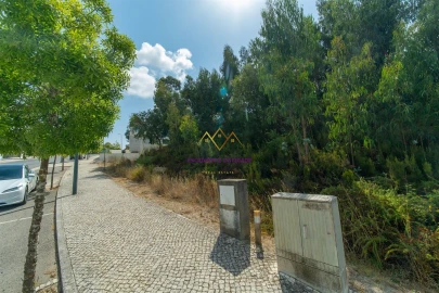 Terreno para Venda em Queluz e Belas